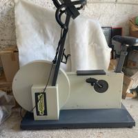 TECHNOGYM BIKE RACE HC600