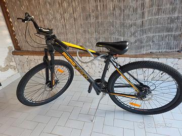 Bici Momo Design 27,5 nera e arancio