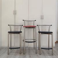 Sgabelli in acciaio e sedile in pelle