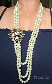 Collana vintage multifilo di perle con spilla