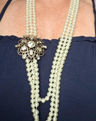 Collana vintage multifilo di perle con spilla