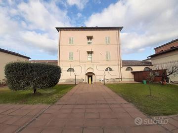 Rustico / Casale di 379 m² con 4 locali e box auto