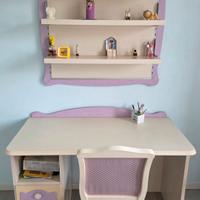 Stanzetta: letti, scrivania, libreria e comodino