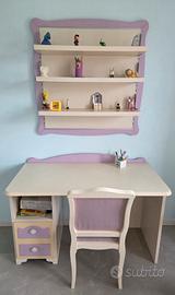 Stanzetta: letti, scrivania, libreria e comodino