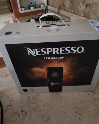 macchina del caffè Nespresso essenza mini 