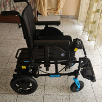 Sedia a rotelle elettrica