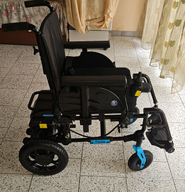 Sedia a rotelle elettrica