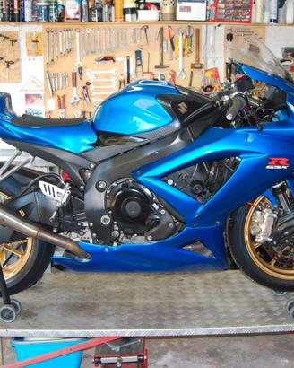SUZUKI GSX-R 750 K8