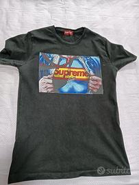 T-shirt taglia S