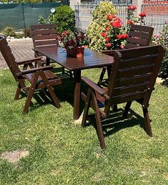 Tavolo da giardino con sedie