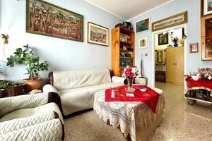 Appartamento di 115 m² con più di 5 locali e box a