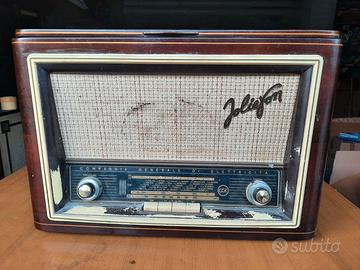 Radio Vintage con giradischi