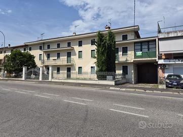 VILLA A SCHIERA A MALO