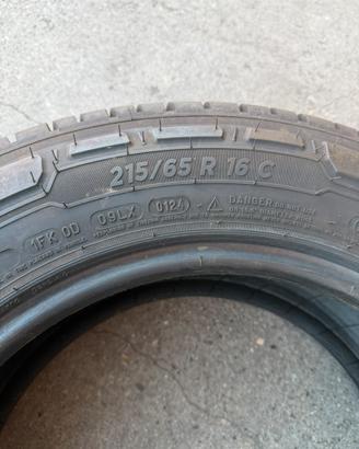 Pneumatici 215/65/16