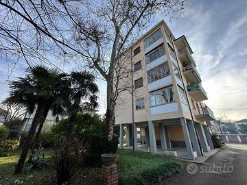 RARO APPARTAMENTO PLURICAMERE NEL CUORE DI MONT...