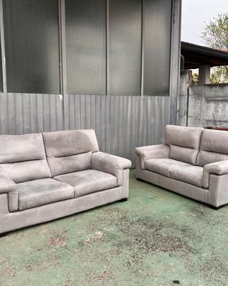 Coppia di divani usati