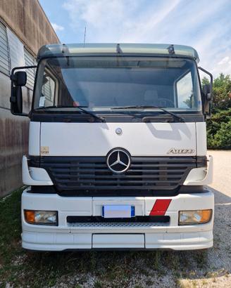 Mercedes Ateco 1828