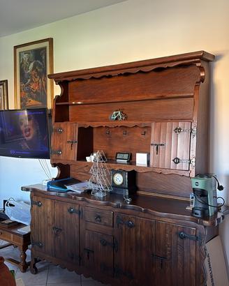 Credenza in arte povera in legno massello