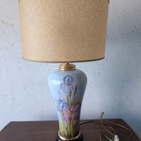 Lampada in ceramica da tavolo.