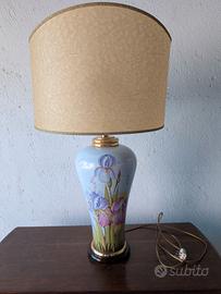 Lampada in ceramica da tavolo.