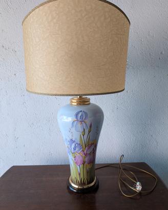 Lampada in ceramica da tavolo.