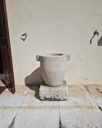 Vasi e pietre antichi da giardino