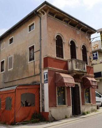 Immobile in asta di 493 m² con più di 5 locali a R