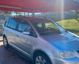 Vendo una Volkswagen Turan anno 2007 con 198.000km