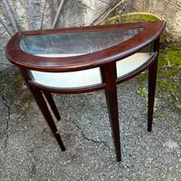 Tavolino a mezzaluna vintage con vetrinetta