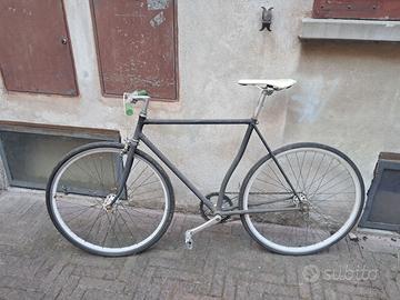bicicletta scatto fisso