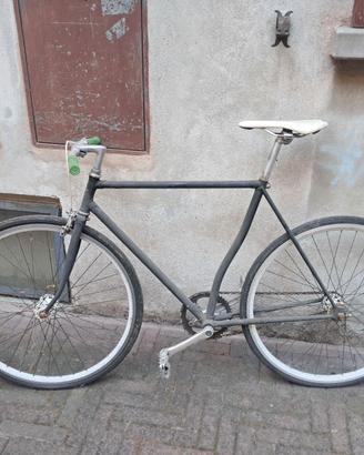 bicicletta scatto fisso