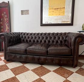 Divano Chesterfield