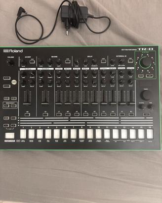 Roland tr-8