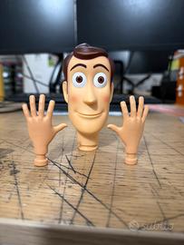 Testa e mani woody toy story