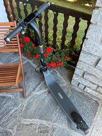 Monopattino elettrico Segway Ninebot E2