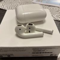 AirPods con custodia di ricarica