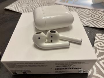 AirPods con custodia di ricarica