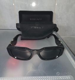 Occhiali da sole neri oro Versace modello 4361