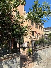 Villa di 225 m² con 5 locali e box auto doppio a S