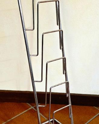 Portariviste da pavimento in metallo