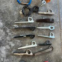 Stock Chiodi arrampicata e altri accessori