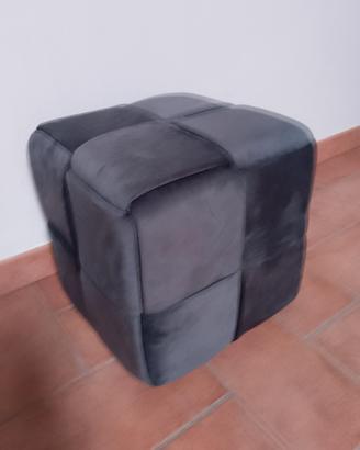 Pouf in velluto grigio nuovo 