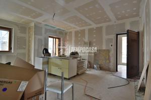 Appartamento con tre camere, doppi servizi, box do