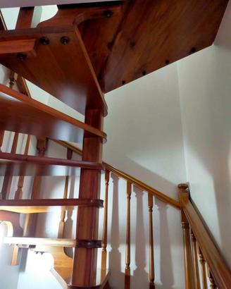 SCALA A CHIOCCIOLA IN LEGNO
