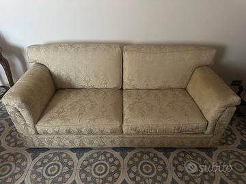 Coppia divani vintage 2 posti damascati