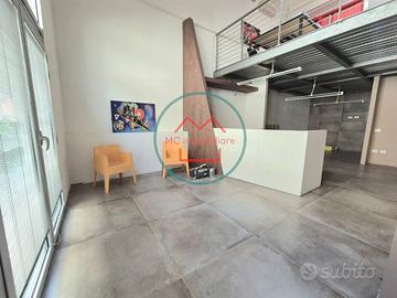 Loft / Open Space di 200 m² con 3 locali a Pescia