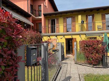 VILLA A SCHIERA A LENO