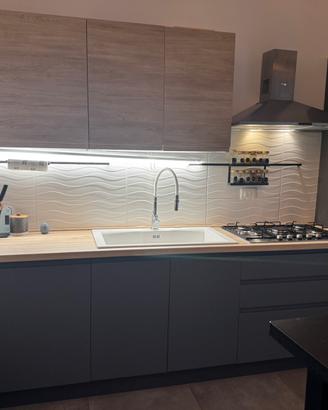 Cucina nuovissima completa di elettrodomestici