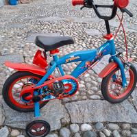 Bicicletta Spiderman con rotelle e caschetto