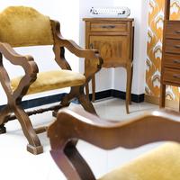 Salottino in legno massello e velluto